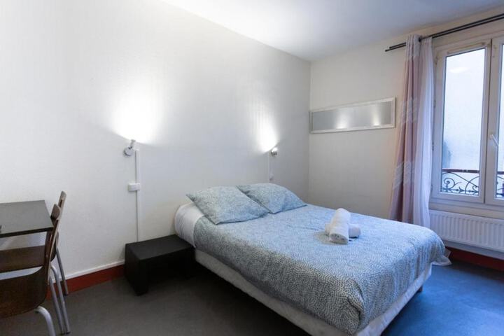 Room 35 of 91