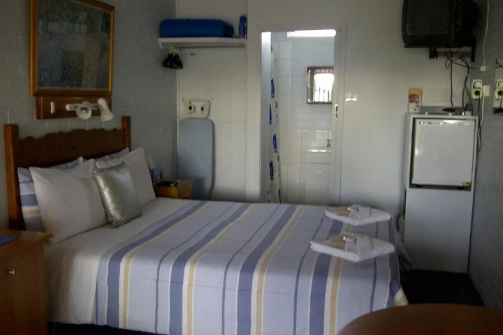 Room 2 of 11