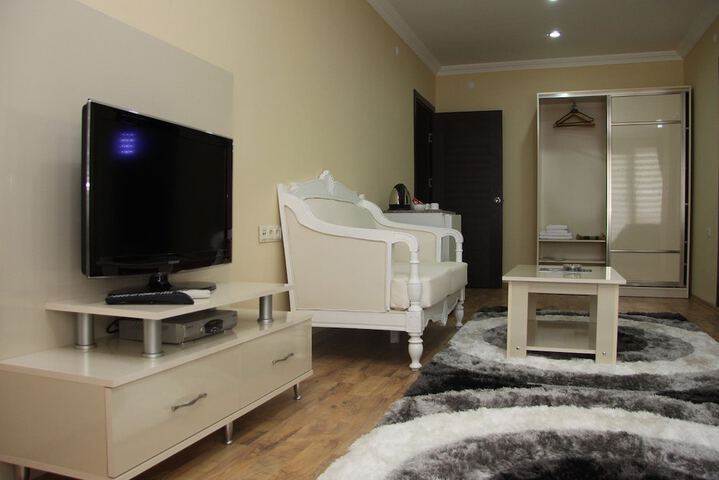 Room 27 of 38