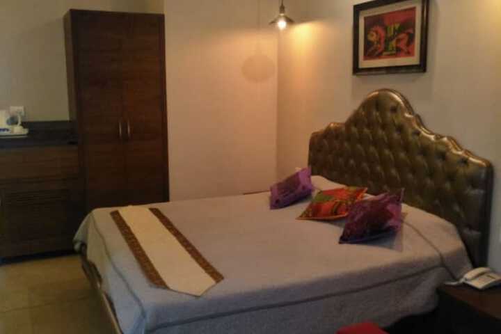 Room 6 of 15