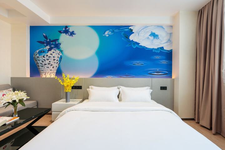 Room 11 of 46