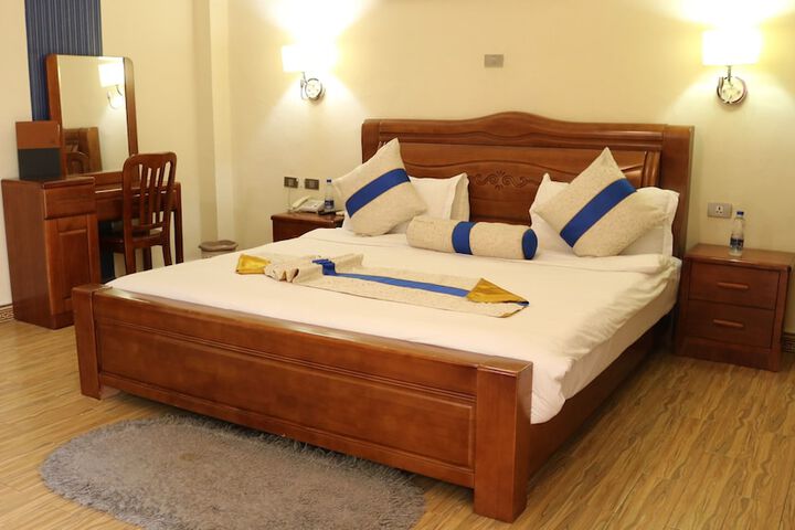 Room 6 of 23