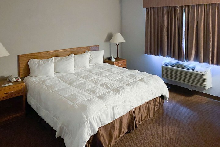 Room 9 of 28