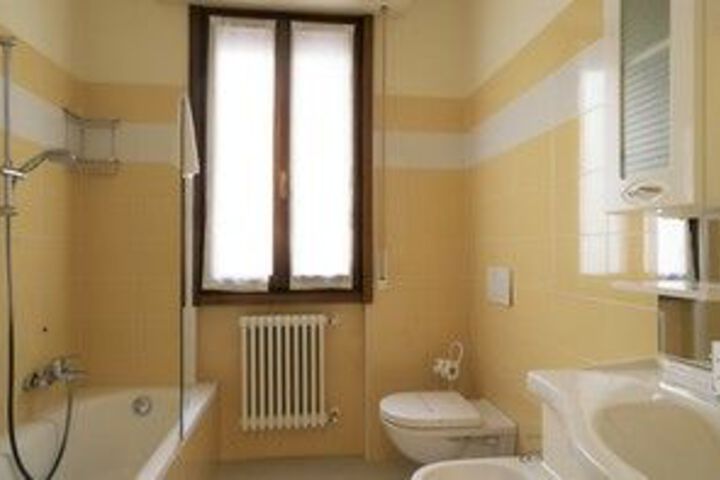 Room 3 of 20