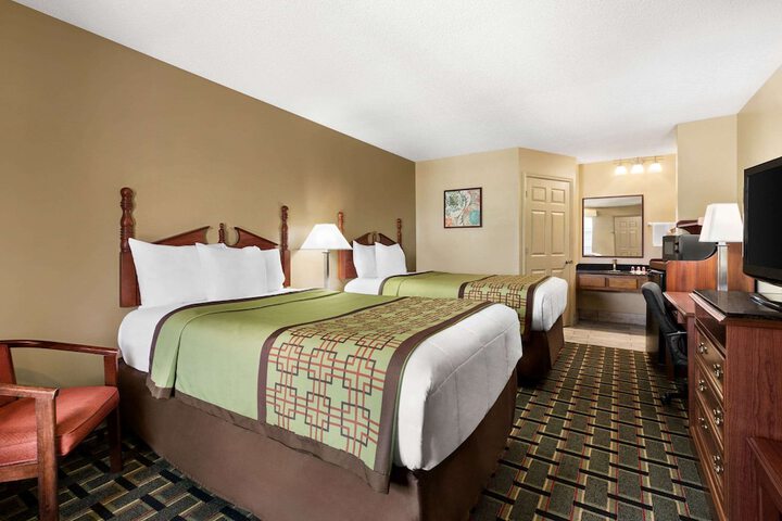 2 Double Beds (5 of 6)