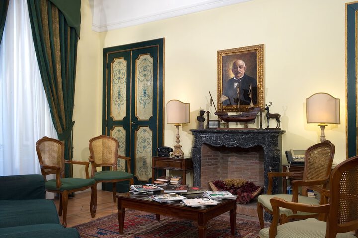 Entrance & Lobby