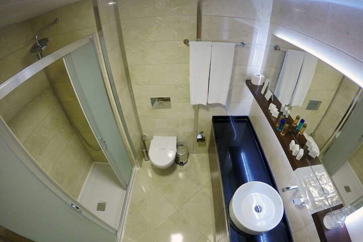 Room 17 of 38