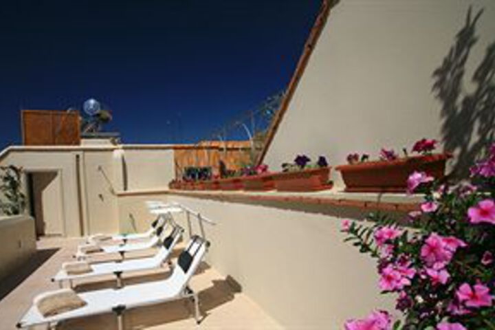 Sundeck 20 of 20