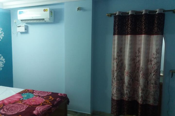 Room 9 of 11