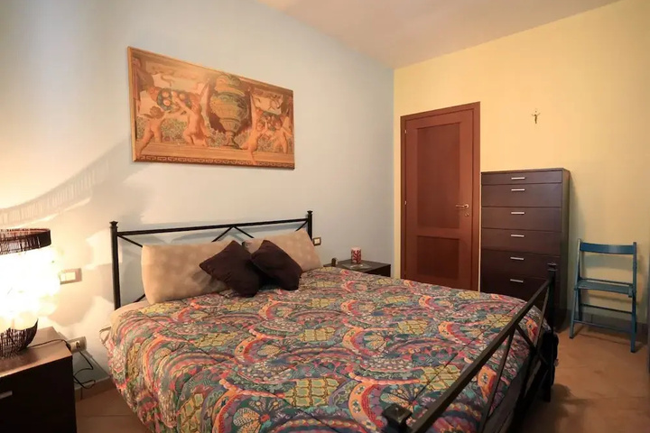 Room 5 of 16
