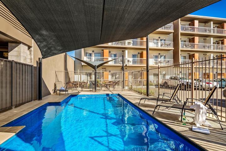 Pool Hotel