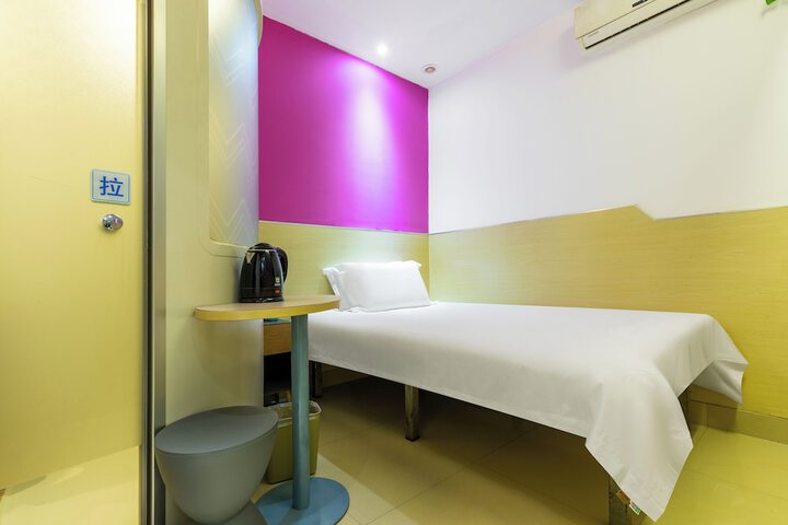 Room 3 of 6