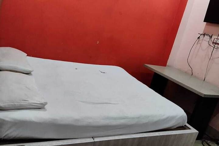 Room 6 of 30
