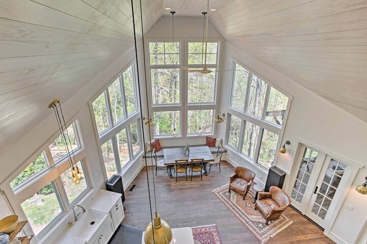 Enchanting Tryon Home w / Hot Tub 14 Mi to Tiec!