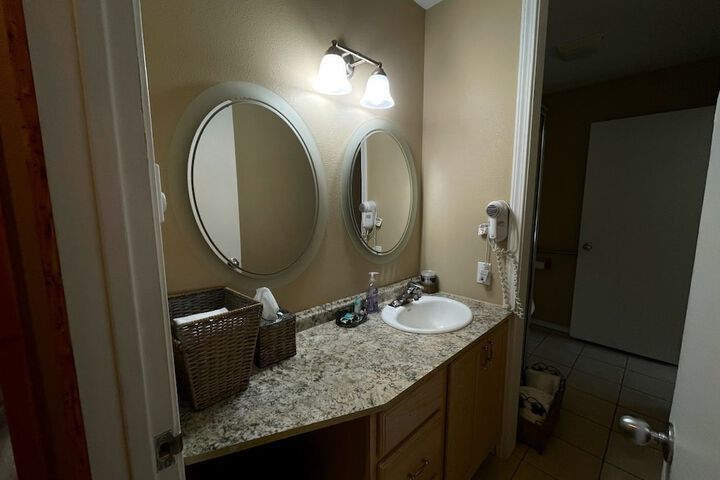 Room 73 of 140