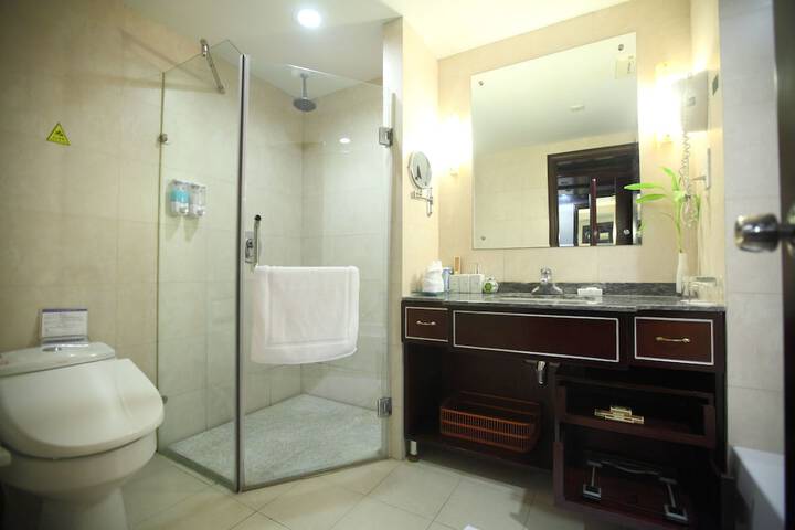 Room 28 of 48