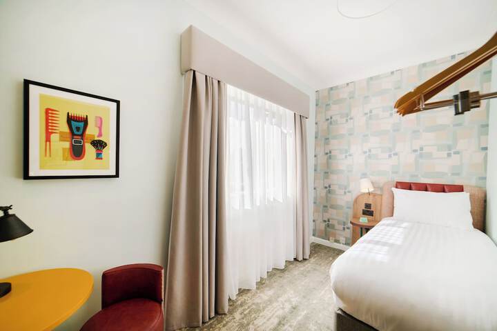 Room 43 of 144
