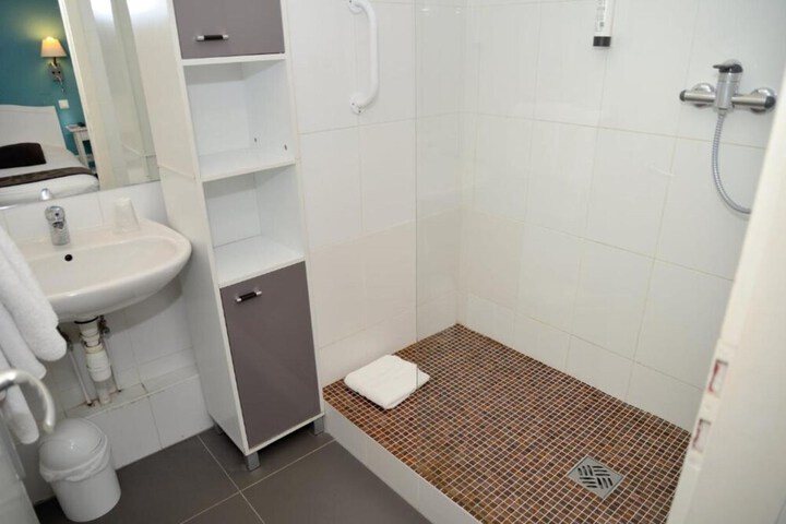 Room 8 of 44