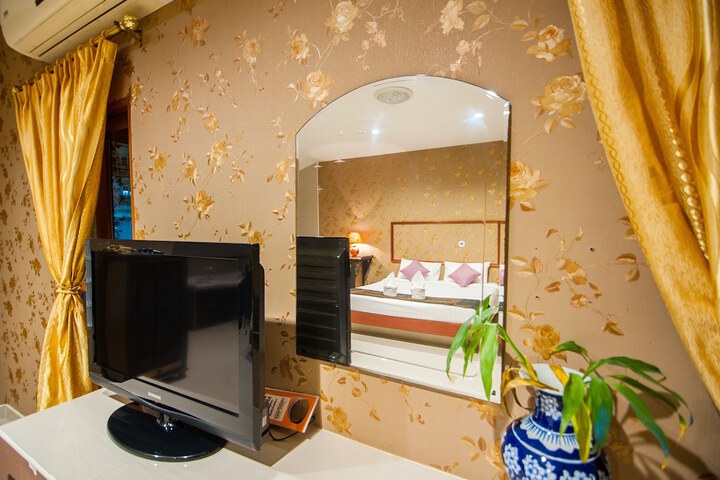 Room 6 of 26