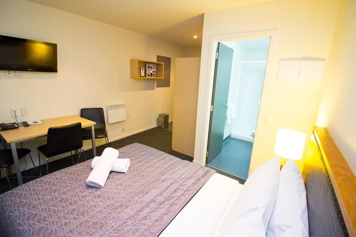 Room 13 of 36