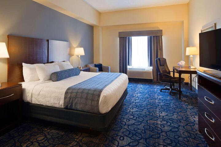 1 King Bed - Wireless High Speed Internet Accessible Microwave and Refrigerator Pillowtop (4 of 26)