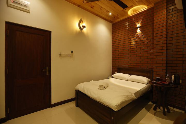 Room 2 of 26