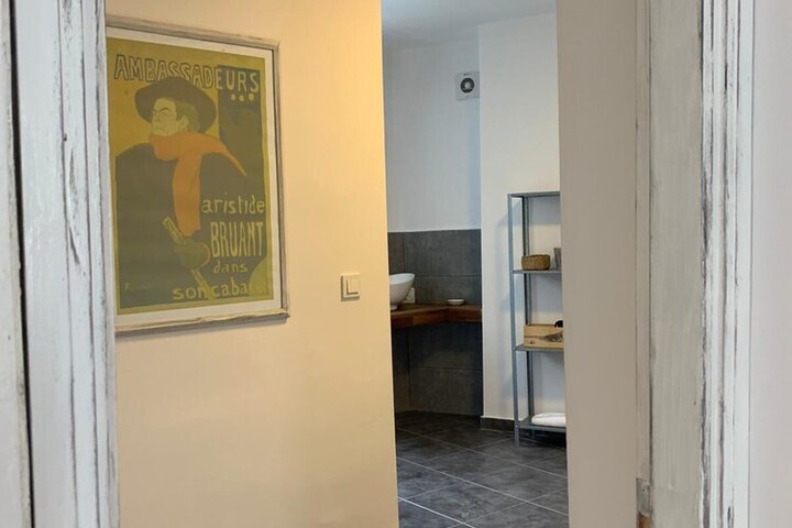 Room 25 of 37