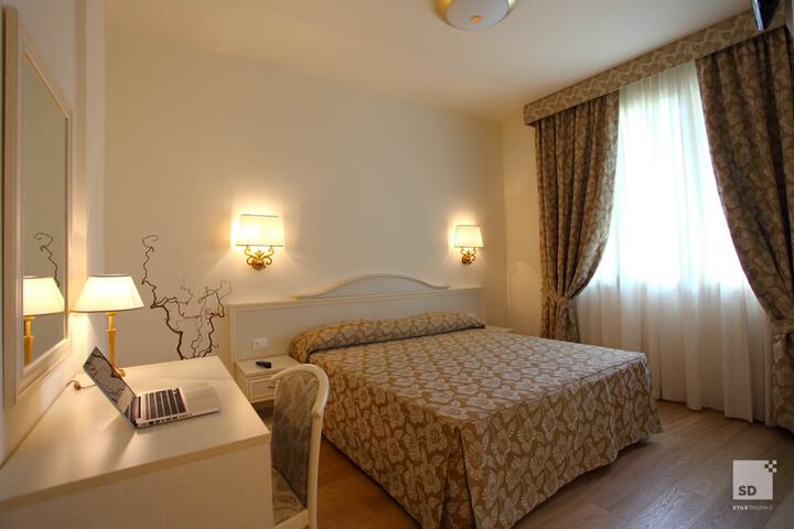Room 12 of 43