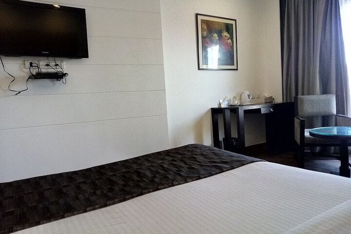 Room 17 of 37