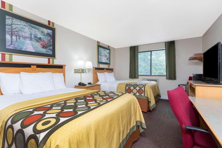 1 Queen Bed Mobility Accessible (11 of 12)