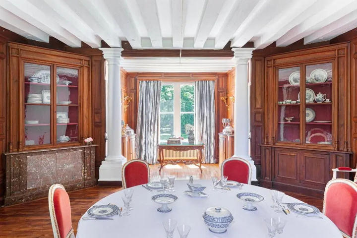 Chateau De Paradis