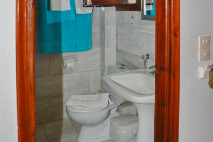 Room 4 of 8