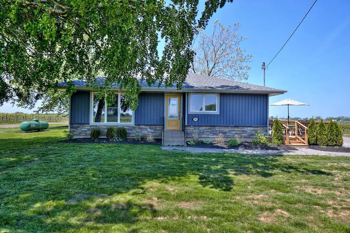 Exterior of NIAGARA VINEYARD CONTEMPORARY COTTAGE
