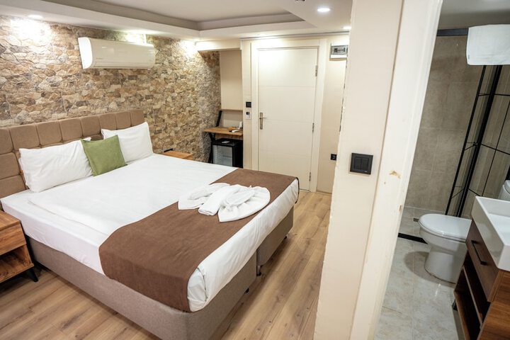 Room 47 of 86