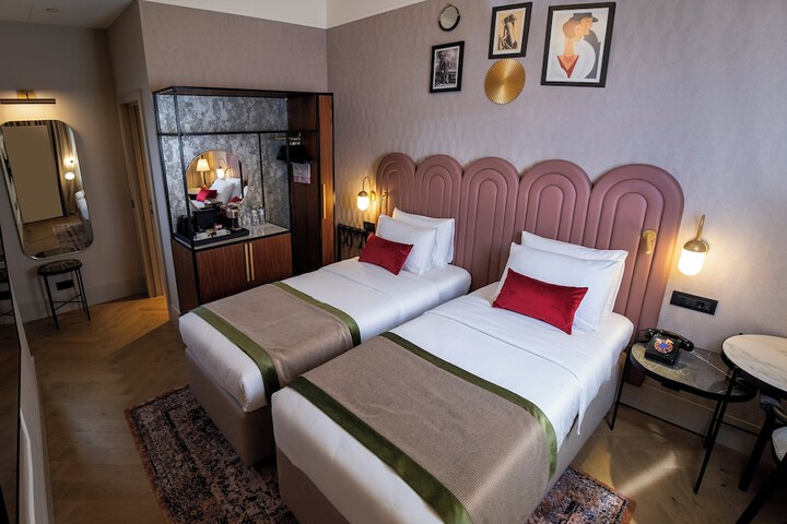 Room 49 of 147