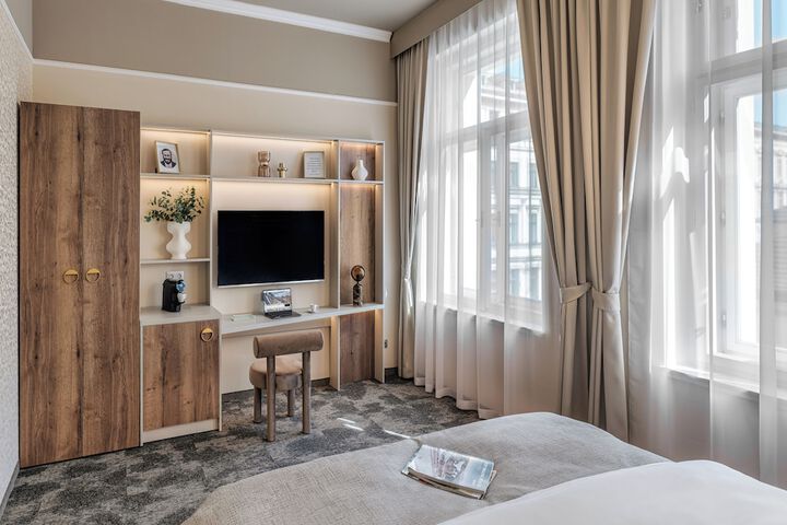 Room 9 of 25