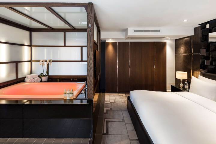 Room 15 of 110