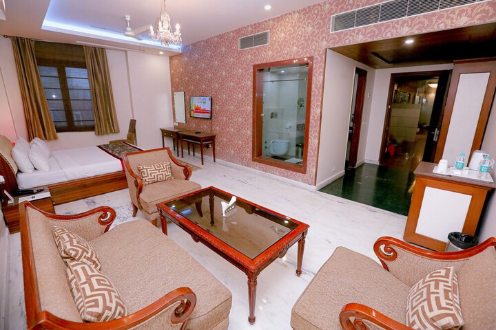 Room 93 of 288