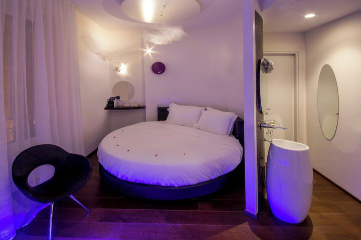 Room 52 of 74