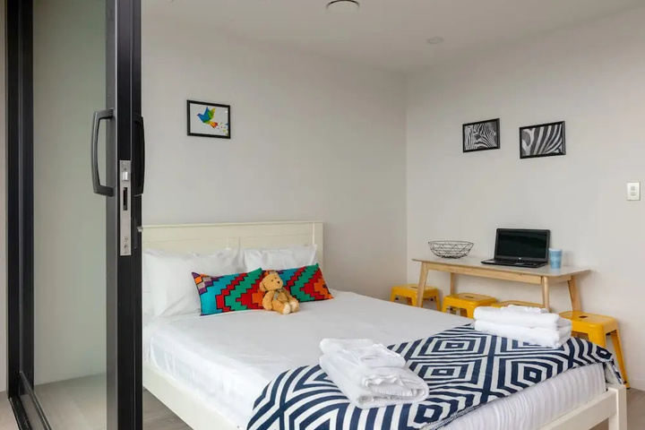 Room 2 of 8