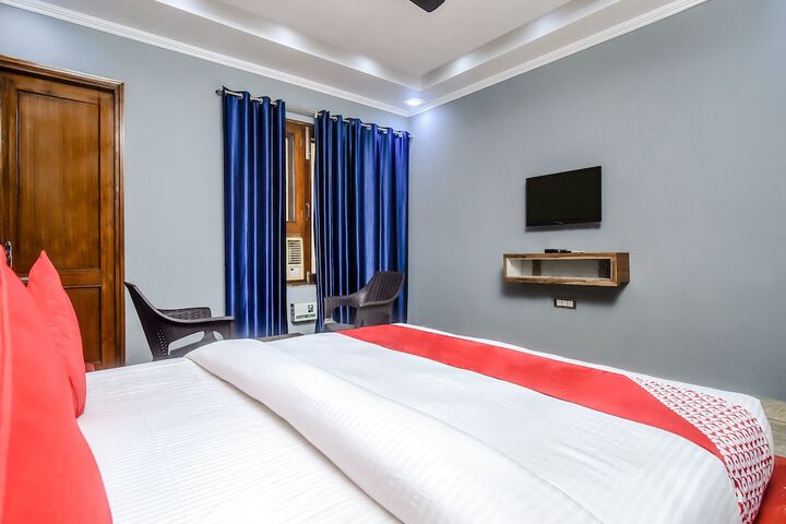 Room 7 of 32