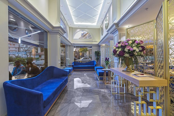 Entrance & Lobby