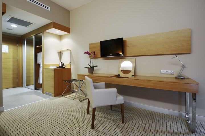 Room 9 of 84