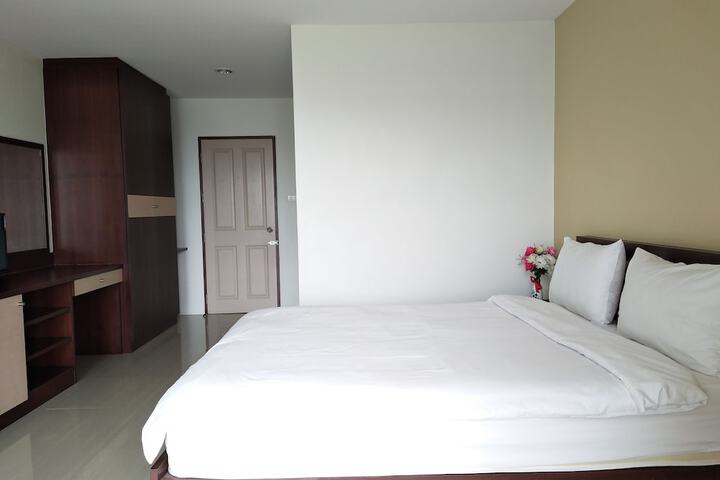 Room 5 of 17