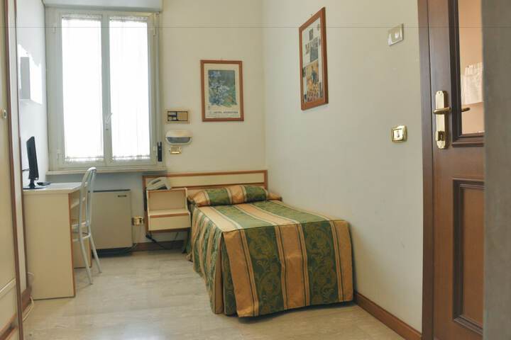Room 2 of 20