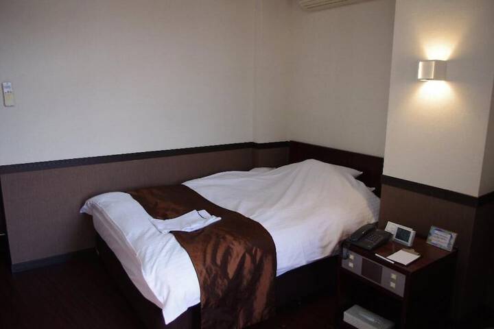 Room 10 of 27