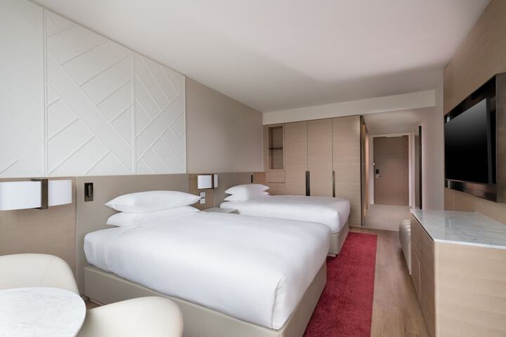 Room 8 of 95