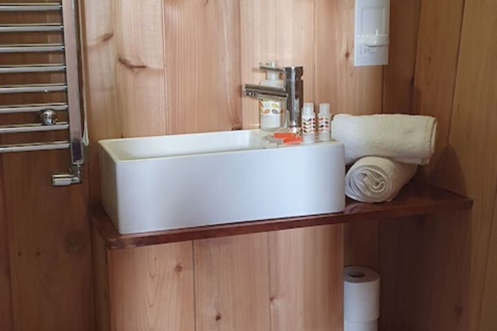 Room 4 of 52