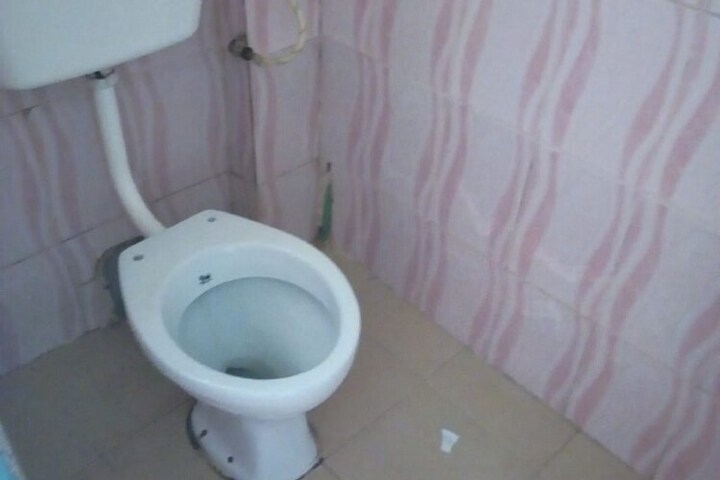 Room 11 of 16