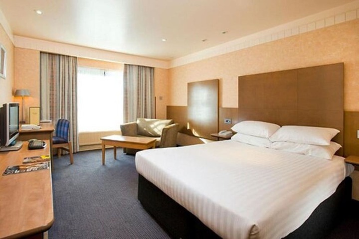 Room 15 of 100